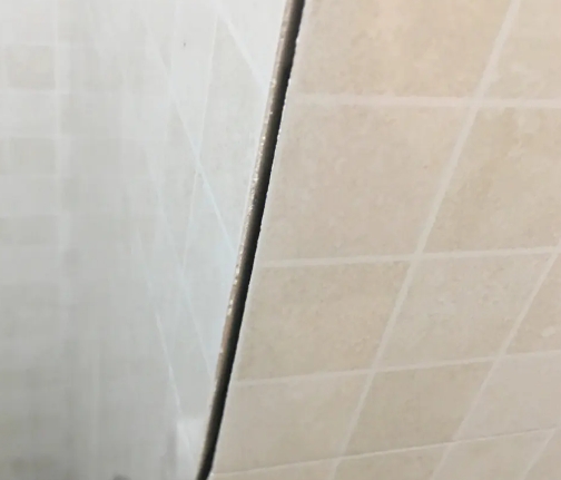 闻喜瓷砖空鼓维修公司分享阳台瓷砖脱落的修复过程可以分为以下几个步骤