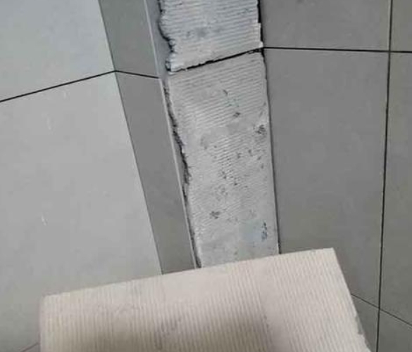 闻喜瓷砖空鼓维修公司分享下厨房瓷砖脱落的补救措施。